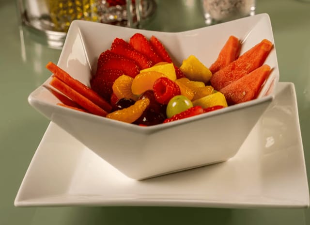Tazón De Frutas Frescas / Fresh Fruit Bowl.