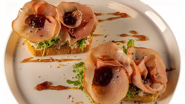 Tostada De Prosciutto / Prosciutto Toast.
