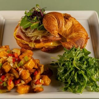 Desayuno De Sándwich De Croissant / Croissant Sandwich Breakfast