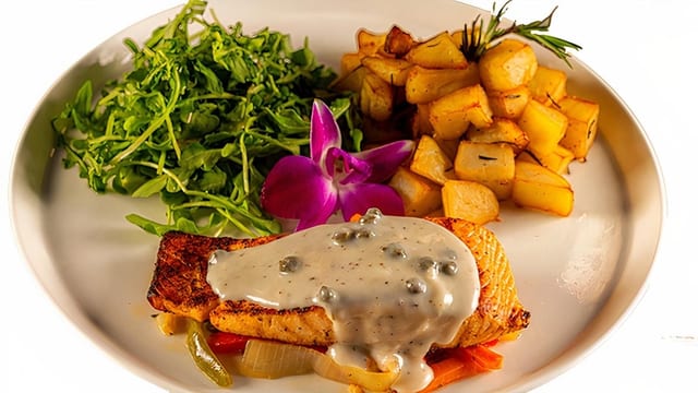 Salmón a La Plancha / Grilled Salmon.